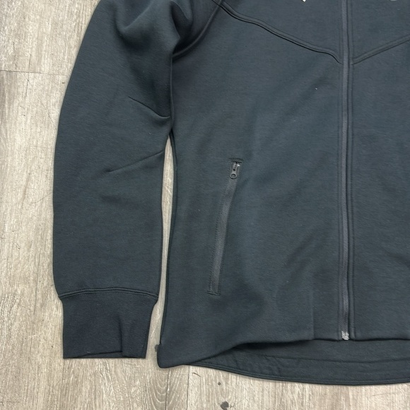 Women's Nike Sportswear Tech Fleece Windrunner Full-Zip Hoodie - Picture 11 of 13